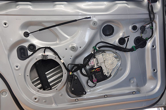 不定期・気分次第連載::ゆるゆるMycar-lifeデモカー製作記 #3: <span>開けてビックリなクルマ</span><br />
