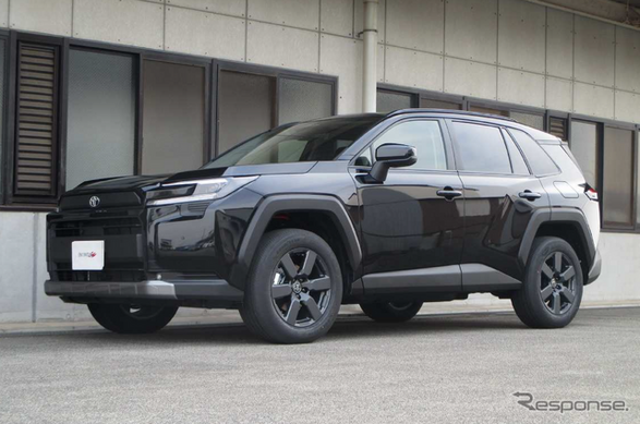 新型トヨタ『RAV4』を手軽にリフトアップ！ タナベのカスタム