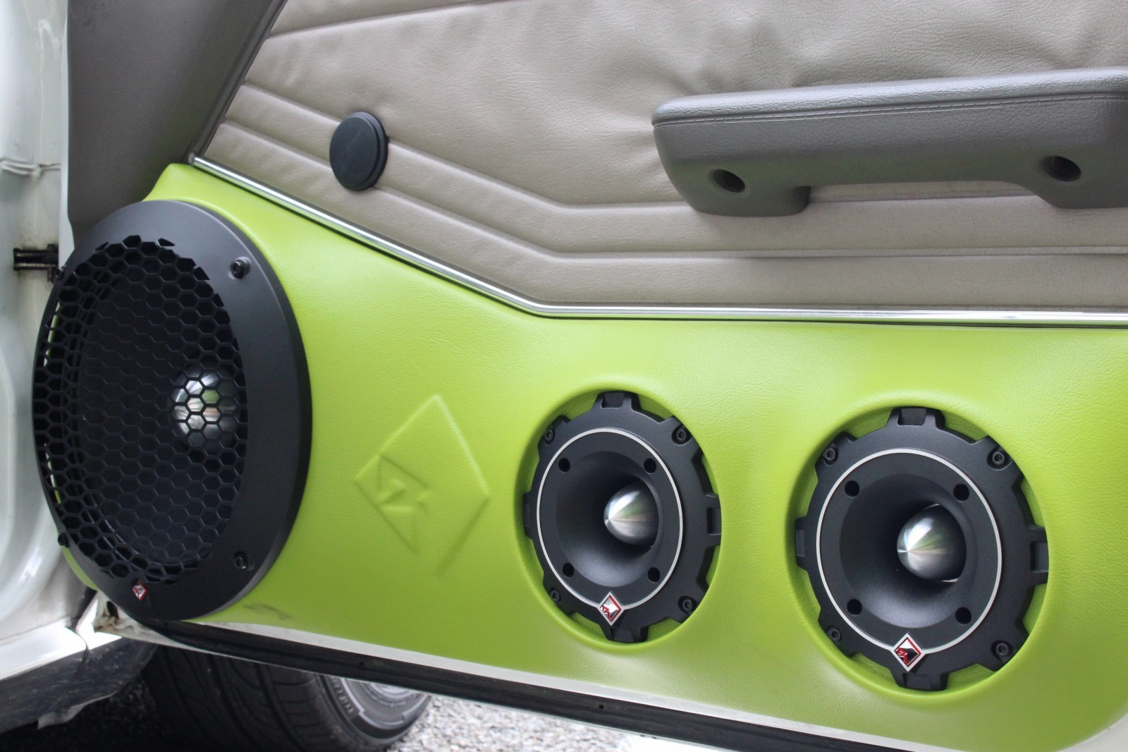 カーオーディオ makkie カスタム・オーディオマシン SpecialFeature!! MAZDA DEMIO