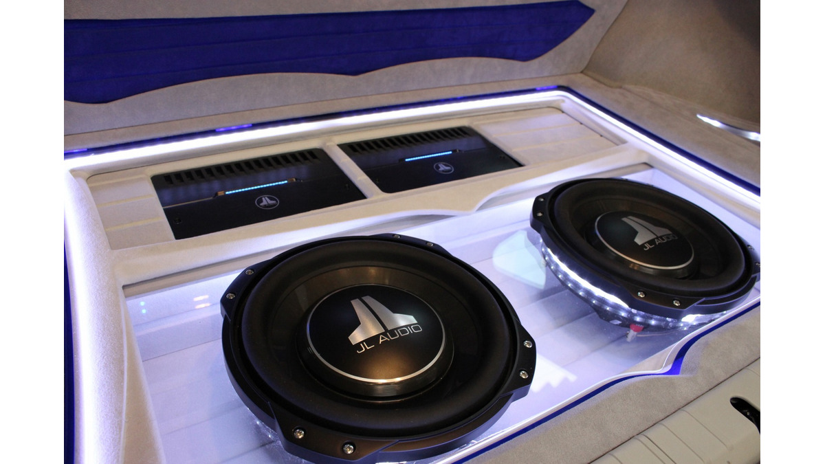 カーオーディオ プリウス カスタム・オーディオマシン SpecialFeature!! TOYOTA PRIUS（ショップ