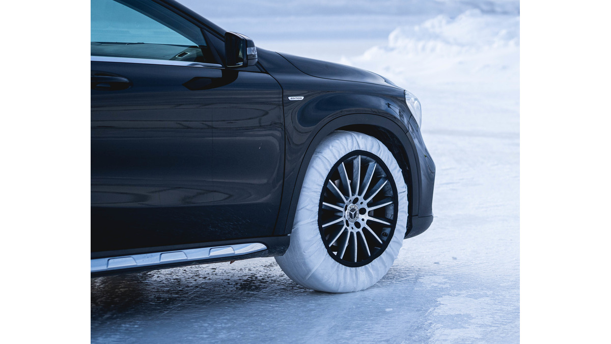 布製タイヤチェーンの「イッセ・スノーソックス」が日本スペシャル