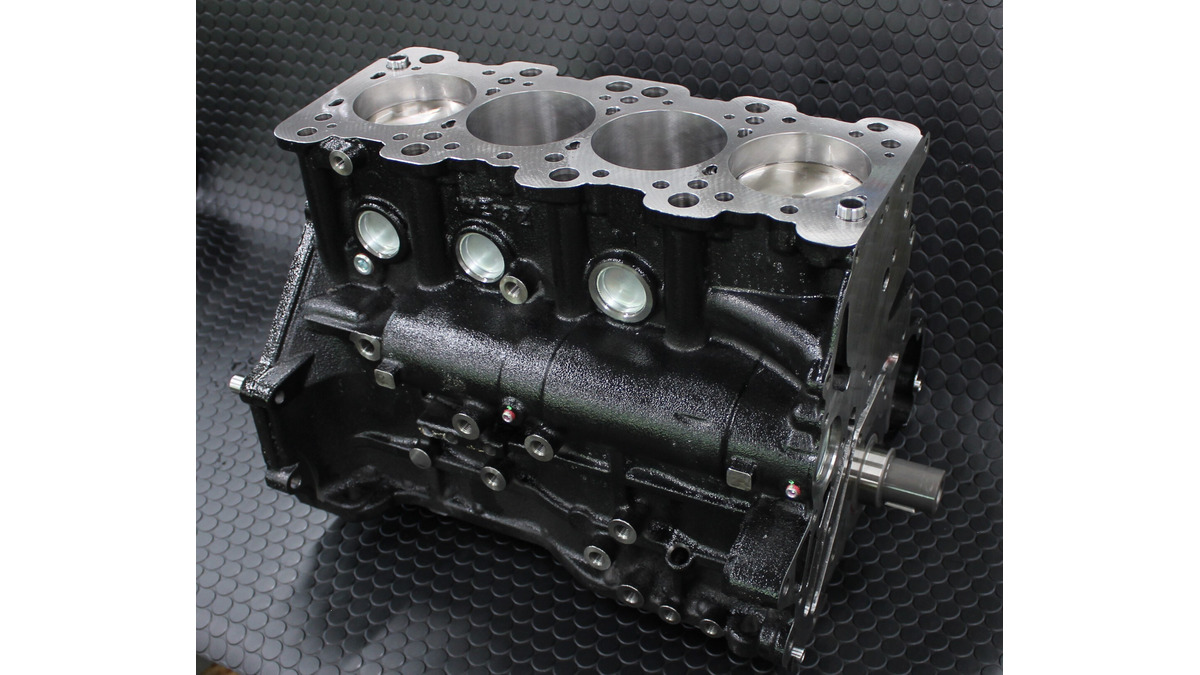 ランエボを手軽に排気量アップ！ HKSからピストンフルキット組み込み