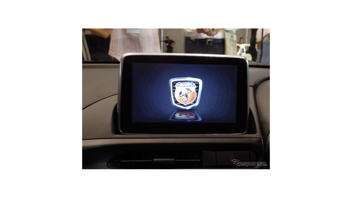 アバルト124スパイダー CAR MULTIMEDIA SYSTEM アバルト124スパイダー】7型ディスプレイに浮かぶのは“マツコネ”とは