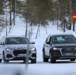 アウディ Q8 vs Q7スクープ写真