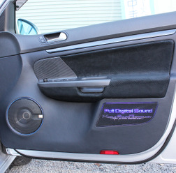 Volkswagen・Golf V by Mobile Sound Technology(東京都)