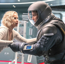 オーロラ(ジェニファー・ローレンス)&ジム(クリス・プラット)/『パッセンジャー』
