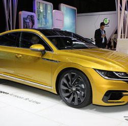 VW アーテオン Rライン（ジュネーブモーターショー2017）