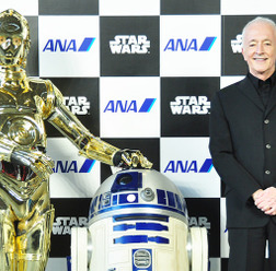 アンソニー・ダニエルズ/C-3POのデザインを模したANAのジェット機のお披露目式