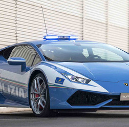 イタリア警察　ランボルギーニ　ウラカン