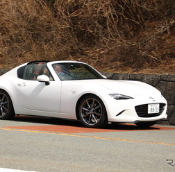 マツダ ロードスターRF(6AT)