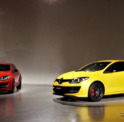 ルノー メガーヌRS273ファイナルエディション(左)とRS273パックスポール(右)