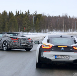 BMW i8 スパイダー/クーペ改良新型 スクープ写真