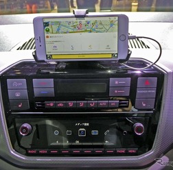 high up!とmove up! の4ドア車のみにオプション装着される「Composition Phone」※スマートフォンは含まず