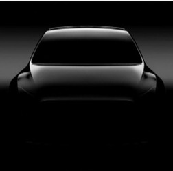 2019年発売か!? テスラ新型EVコンパクトSUV、姿現す!
