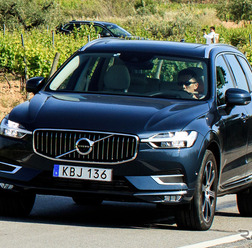 桂伸一氏がスペイン・バルセロナでボルボ XC60 新型を試乗