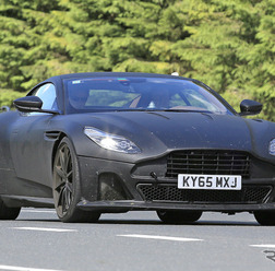 アストンマーティン DB11 S スクープ写真