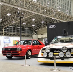 アウディ スポーツクワトロS1(右)とスポーツクワトロ(左)