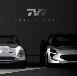 TVRの新型スポーツカー（右）