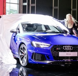 アウディ RS4 アバント 新型