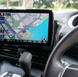 9V型大画面SDカーナビ、パナソニック『Strada』が、利点をさらに進化させて新登場！