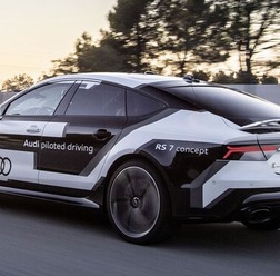 アウディ RS7 スポーツバック の自動運転車
