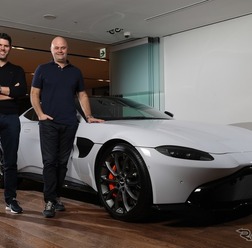 アストンマーティンラゴンダリミテッド車両エンジニアリングチーフエンジニアのマット・ベッカー氏（右）とインテリアデザイン担当のマット・ヒル氏（左）
