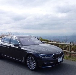 BMW 740i