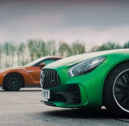 メルセデス AMG GT-R vs 日産 GT-R ドラッグレース 動画