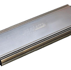 パワーアンプの一例。マッツプロオーディオ MPA4150。