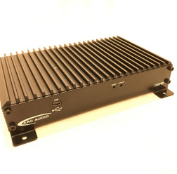 「パワーアンプ内蔵型DSP」の一例。アークオーディオ・DSP8 Universal(税抜価格:10万円)。