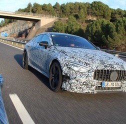 メルセデス AMG GTクーペの開発プロトタイプ車