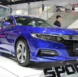 ホンダ・アコード新型(北京モーターショー2018)