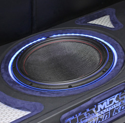 「MTXオーディオ」サブウーファーの装着例（製作ショップ：施音人工房）。
