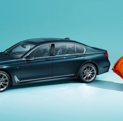 BMW7シリーズ40周年記念モデル 40 Jahre(フィアツィッヒ・ヤーレ)