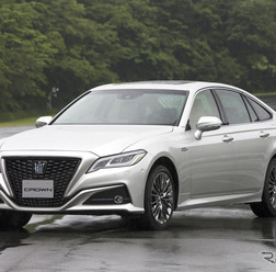 トヨタ・クラウン新型のプロトタイプ