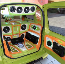 カスタム・オーディオマシン SpecialFeature!!  TOYOTA FUNCARGO（オーナー・園部方大さん）　by　 Warps　前編