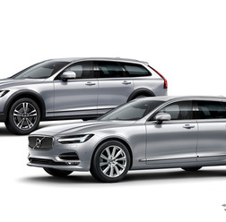 ボルボ V90クロスカントリー D4 AWD サマム(左)とV90 D4 インスクリプション