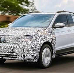 フォルクスワーゲン Tクロスの最新の開発プロトタイプ車