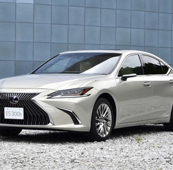 レクサス ES 新型（ES300h）