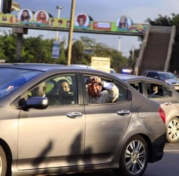 ケニアでのローマ法王のパレード車に起用されたホンダ シティ
