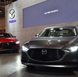 マツダ3 新型、北米仕様のセダンとハッチバックを日本初公開…東京オートサロン2019［詳細画像］