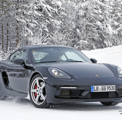 ポルシェ 718ケイマン GT4ツーリングパッケージ スクープ写真