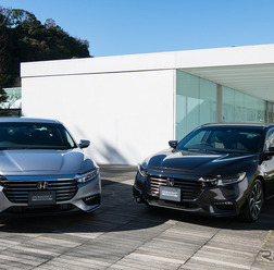 ホンダ・インサイトEX(シルバー)とEXブラックスタイル