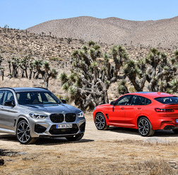 BMW X3M(向かって左)とX4M