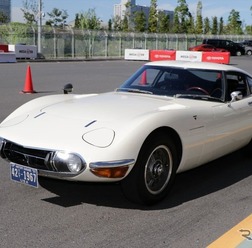 トヨタ2000GT MF12L(1969年)