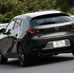 マツダ3新型 ファストバック(2.0 SKYACTIV-G)