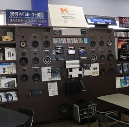 “カーオーディオ・プロショップ”の店内の様子（オートステーションK2＜大阪府＞）。
