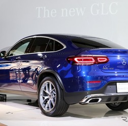 メルセデスベンツ GLCクーペ 改良新型(GLC 300 4MATIC Coupe ブリリアントブルー)