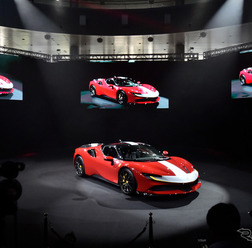 フェラーリSF90ストラダーレ日本導入