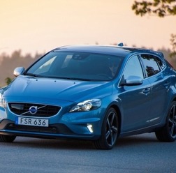 ボルボ V40 D4 Rデザイン